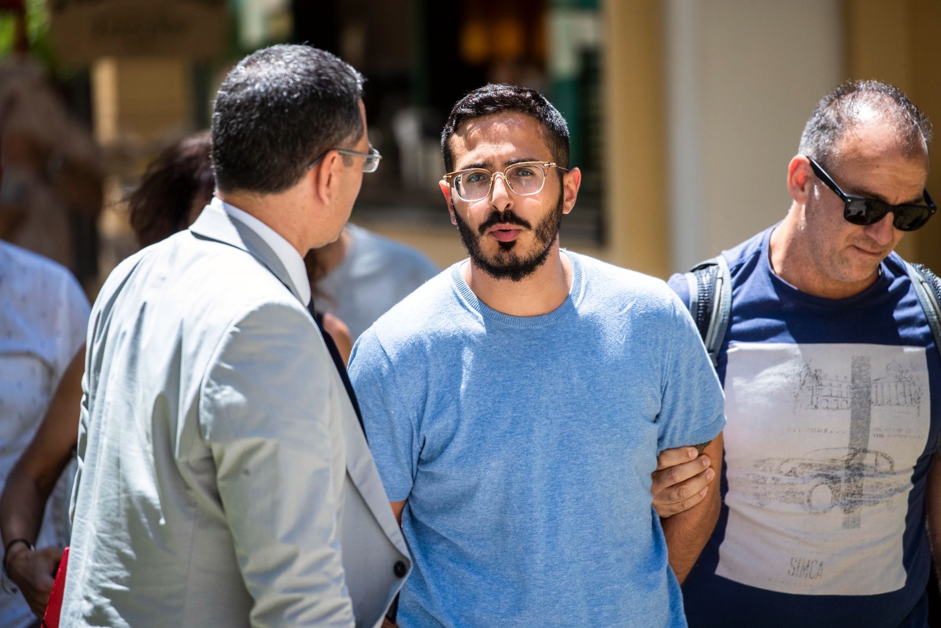 ke lua dao tinder anh 1