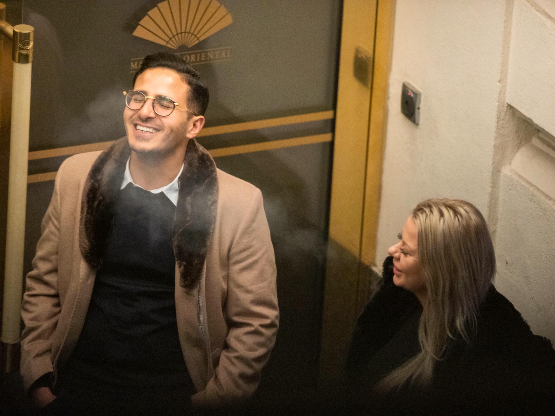 ke lua dao tinder anh 1