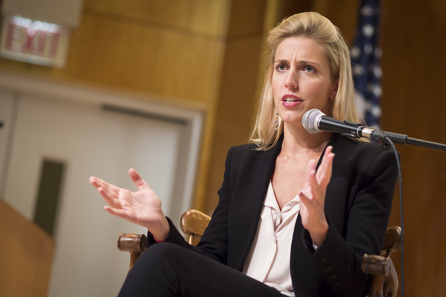 Nu phong vien chien truong tai Ukraine biet 7 thu tieng hinh anh