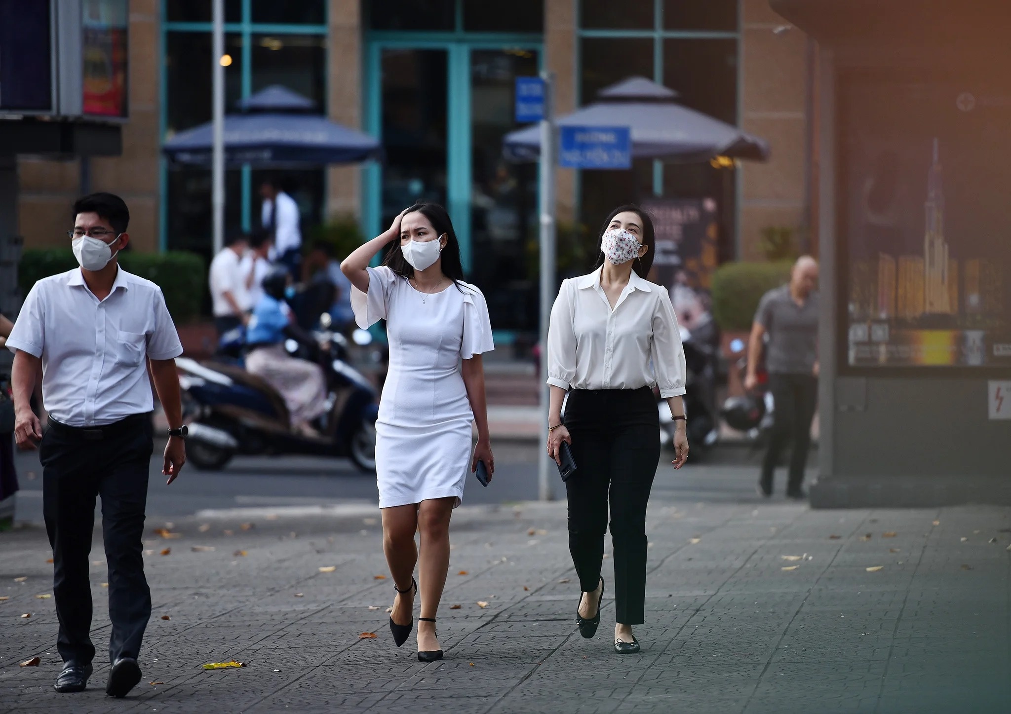 dong nghiep la f0 anh 2