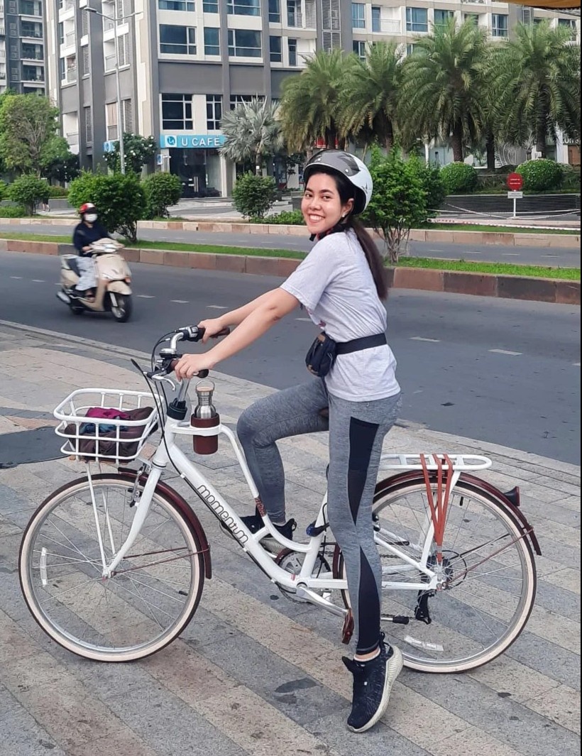 dan van phong dap xe di lam anh 1