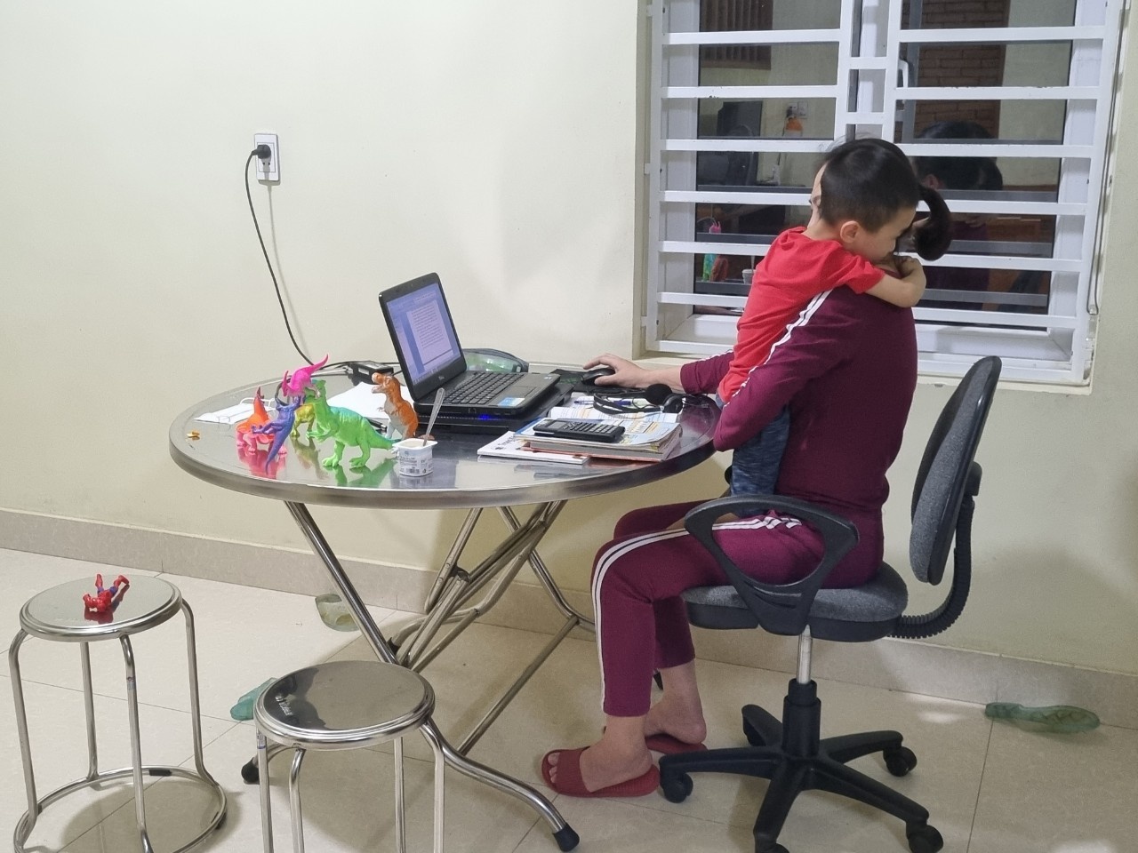 phu nu kiet suc vi viec nha anh 2