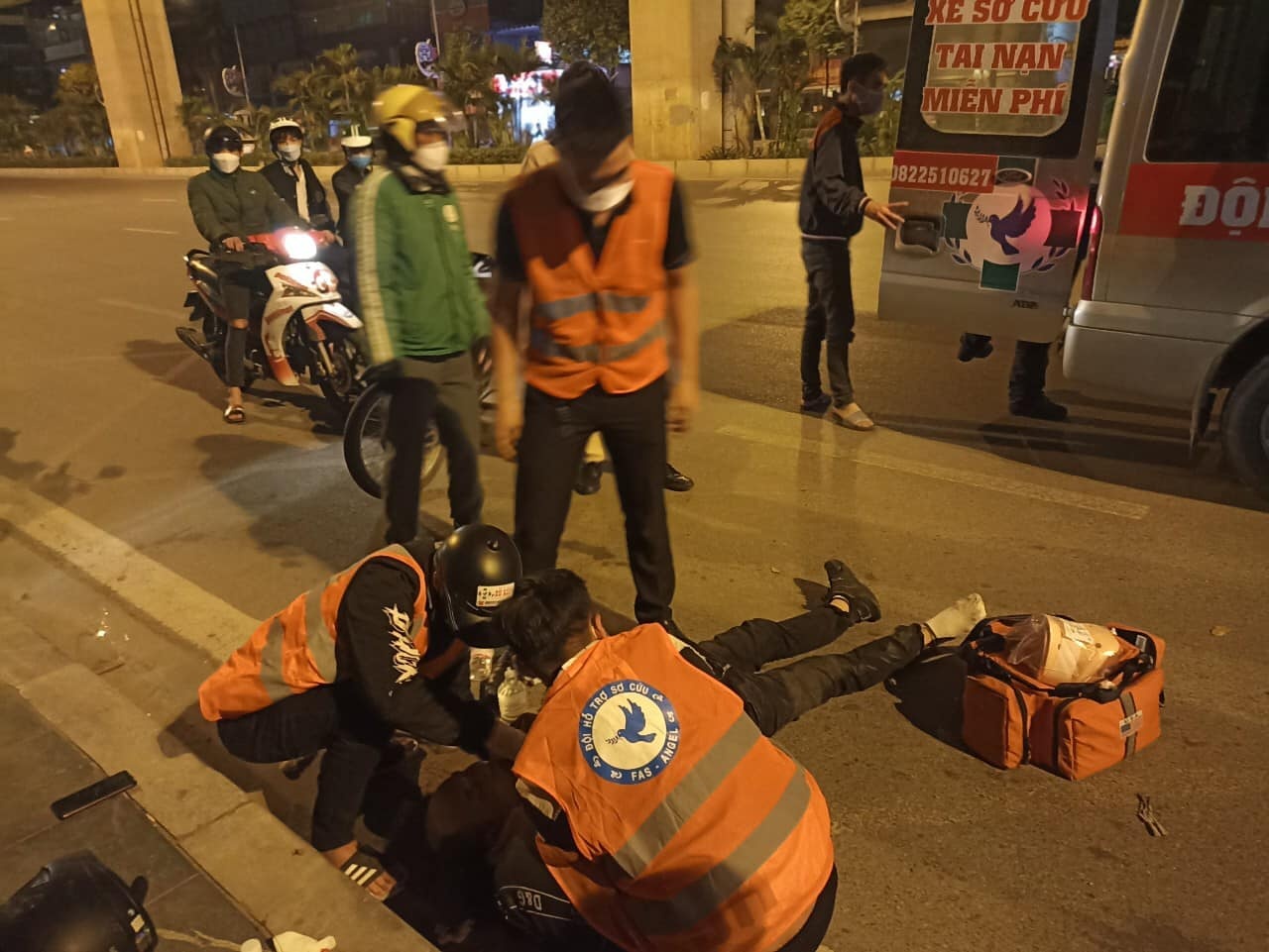 che mua cho nan nhan gap tai nan anh 2