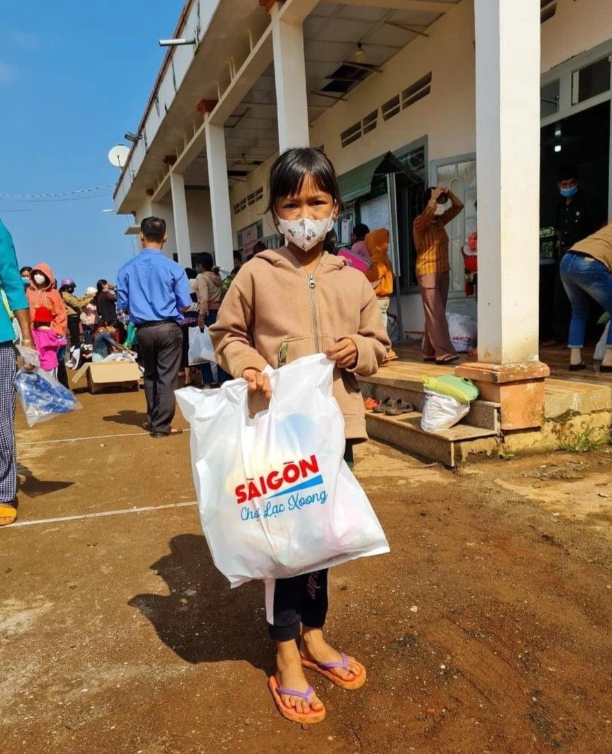 tặng quần áo từ thiện ảnh 2 tang quan ao tu thien anh 2