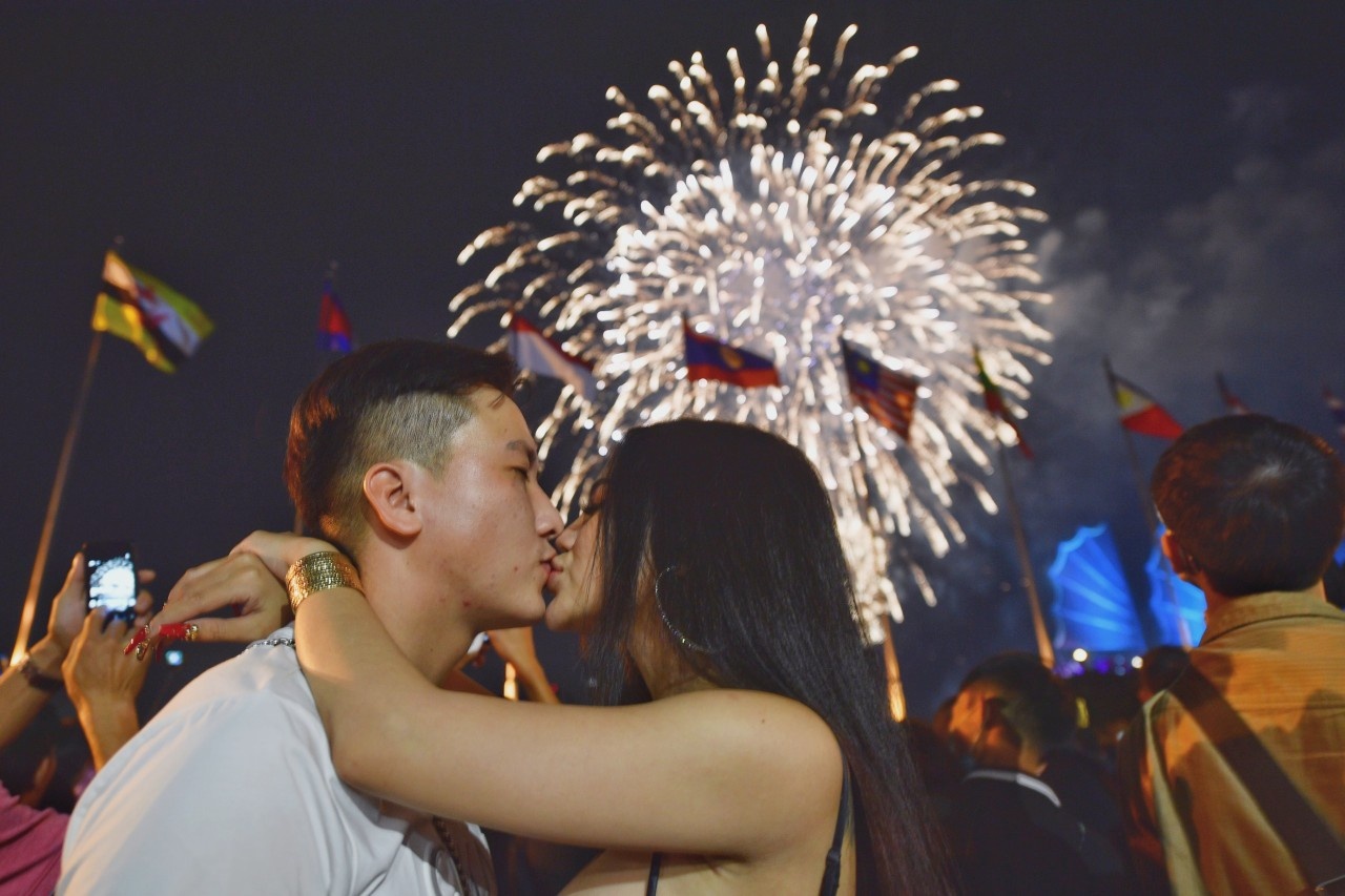 Nhieu bar ngam phao hoa o TP.HCM kin cho toi 30/4 hinh anh