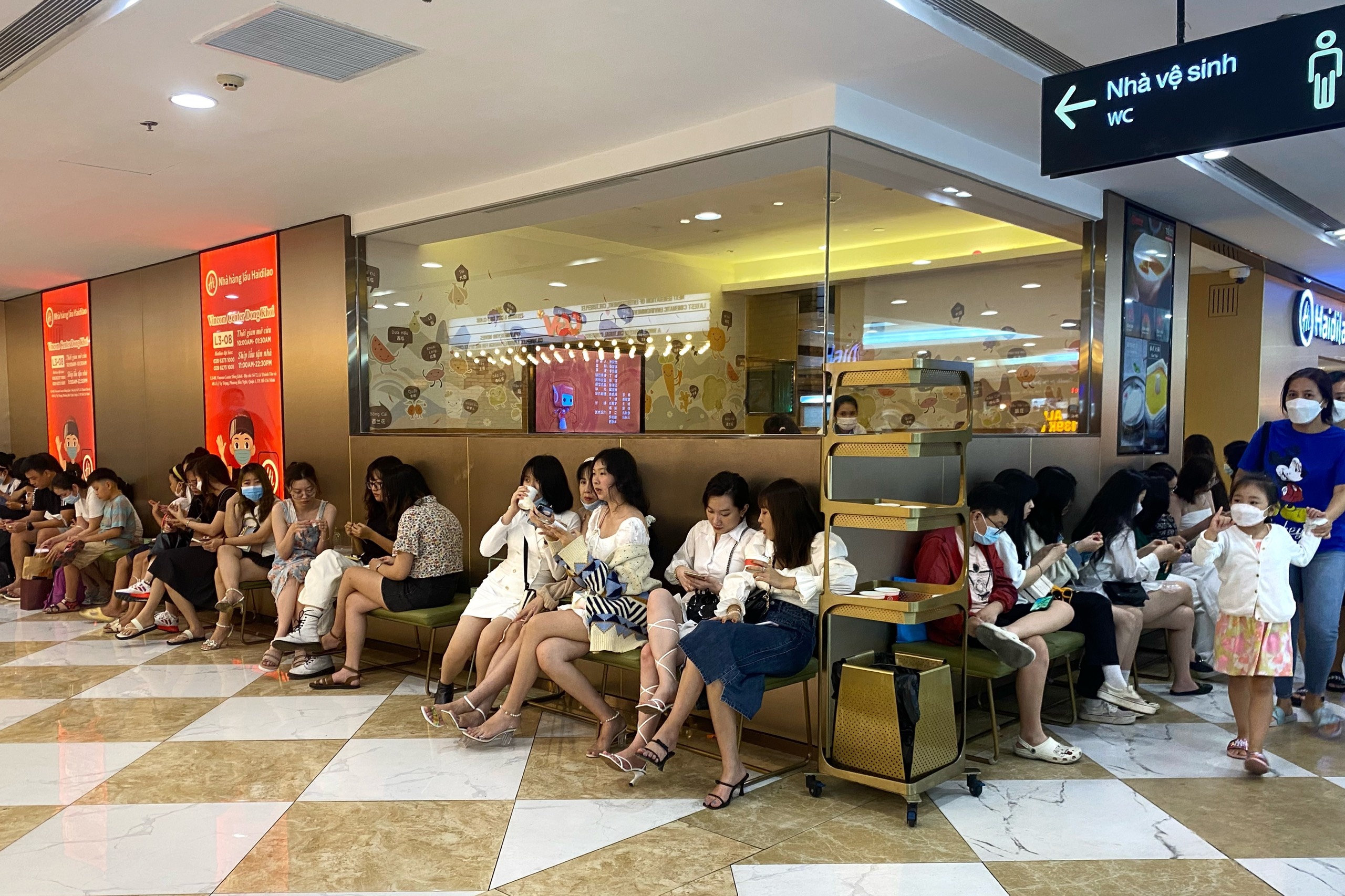 ngồi chờ ăn tối ở trung tâm thương mại ảnh 5 ngoi cho an toi o trung tam thuong mai anh 5