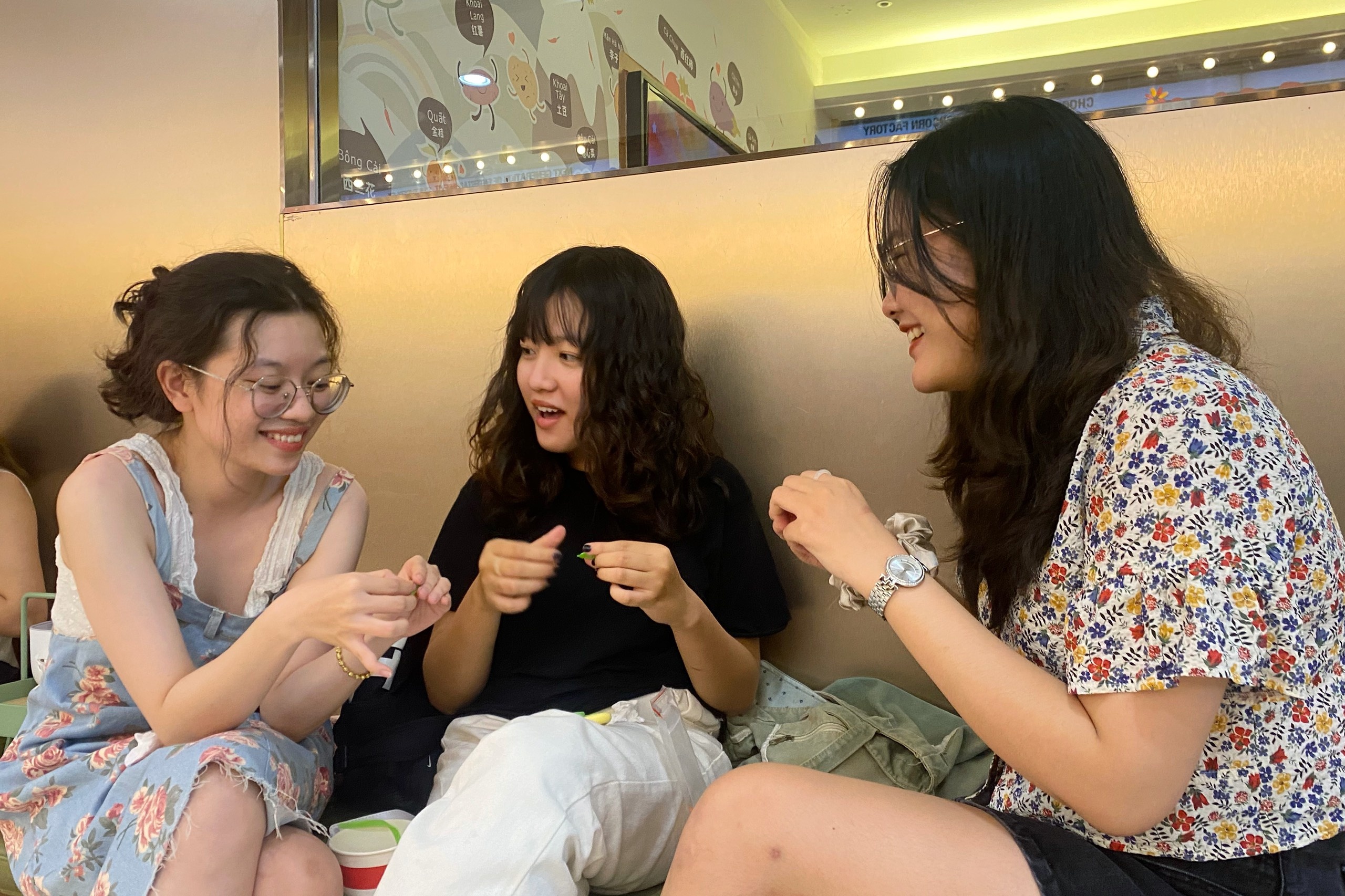 ngoi cho an toi o trung tam thuong mai anh 2