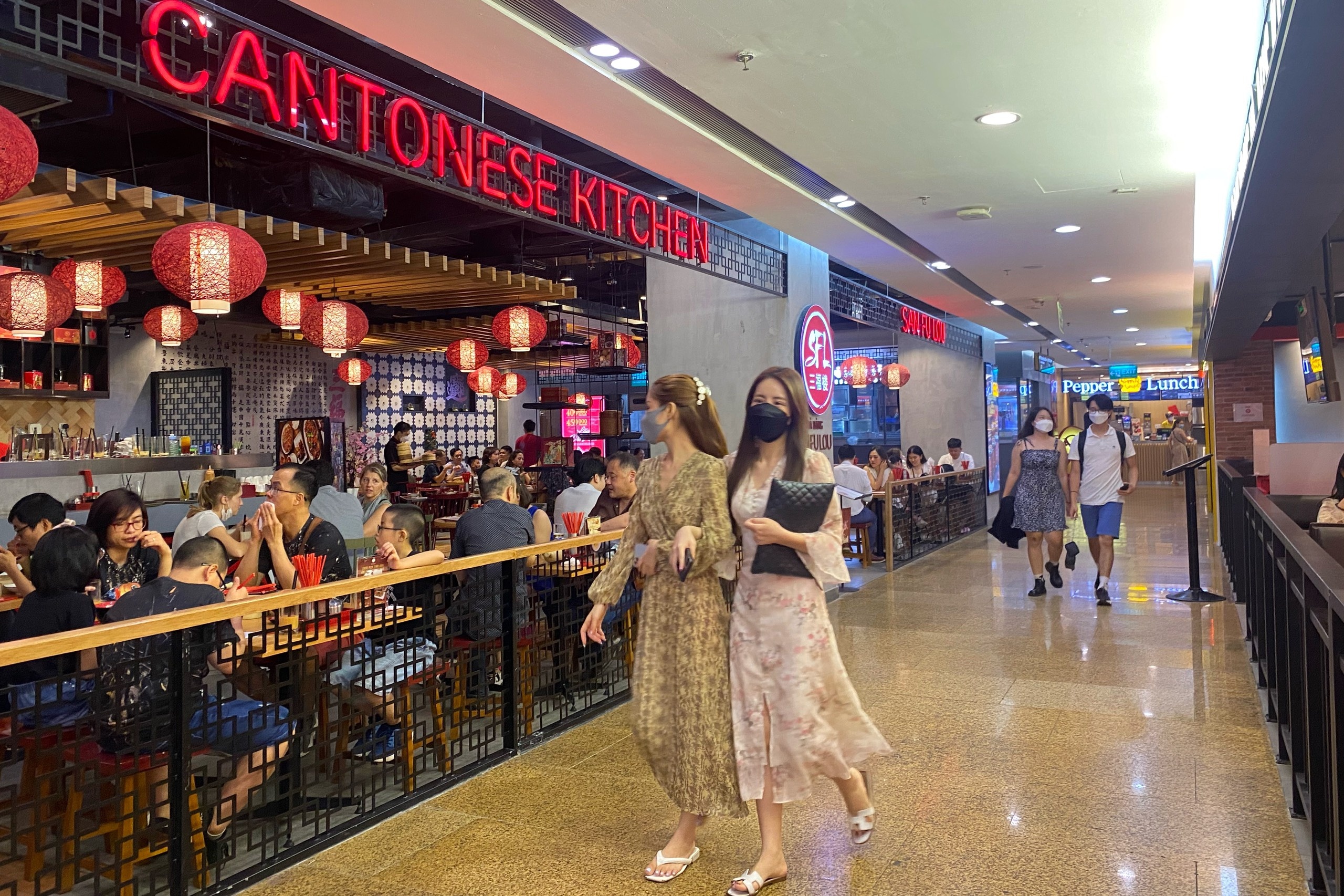 ngồi chờ ăn tối ở trung tâm thương mại ảnh 6 ngoi cho an toi o trung tam thuong mai anh 6