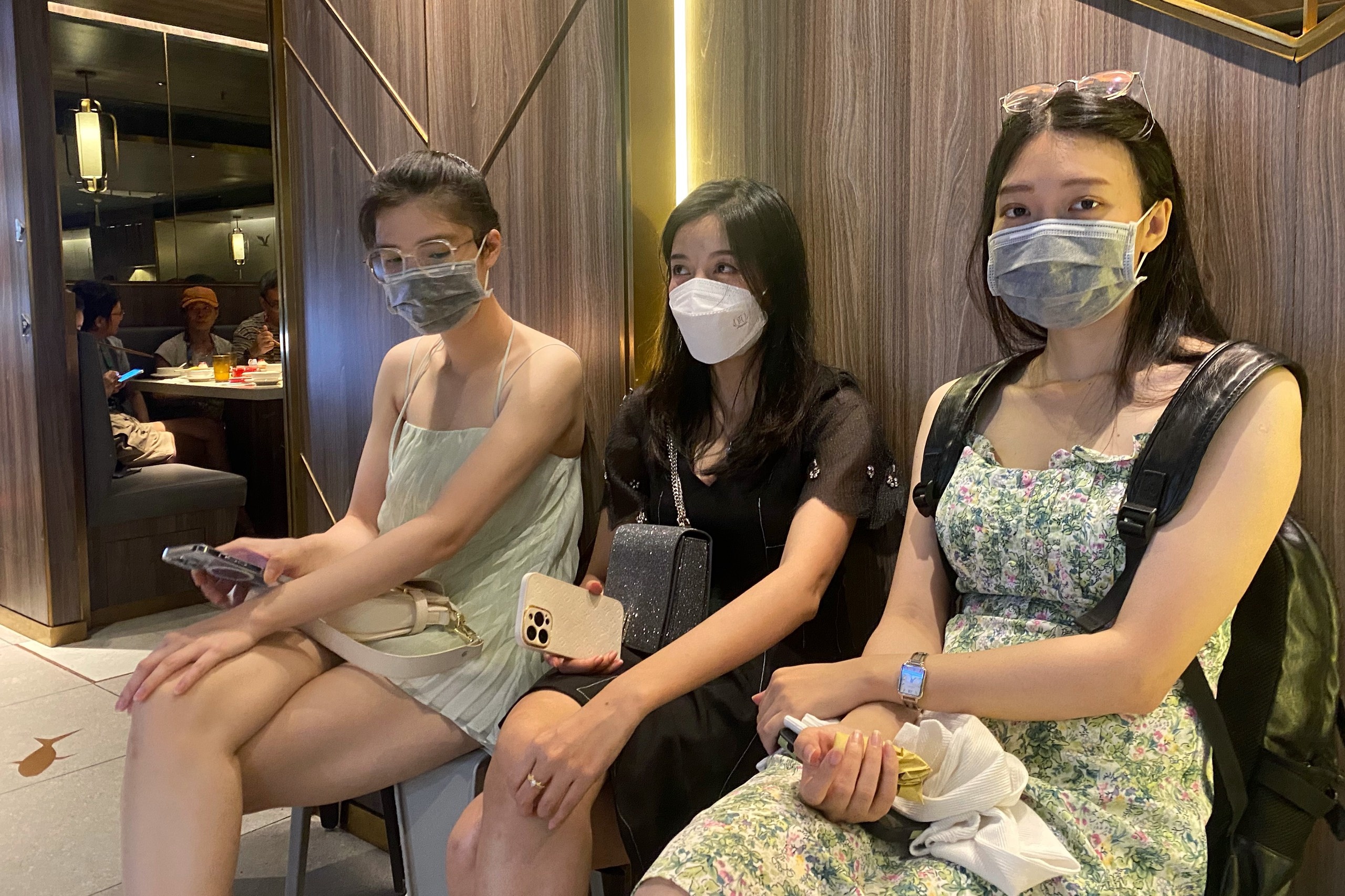 ngoi cho an toi o trung tam thuong mai anh 1