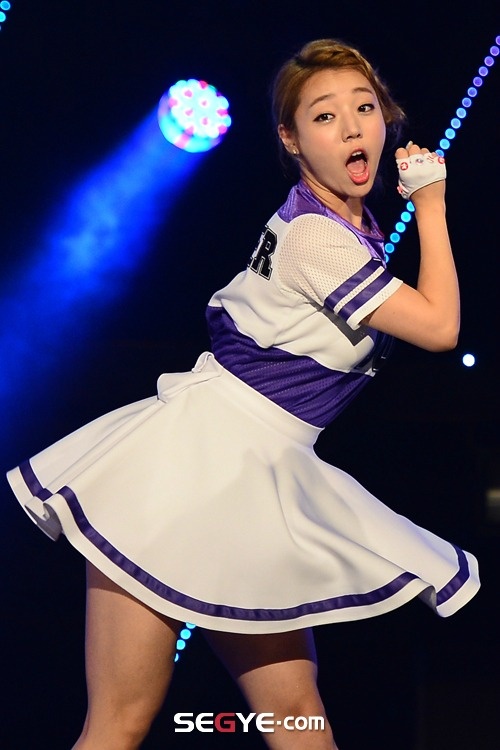 con gai HLV U23 Han Quoc anh 6