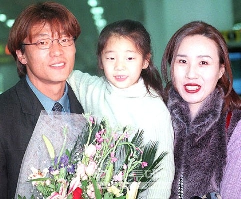 con gai HLV U23 Han Quoc anh 2