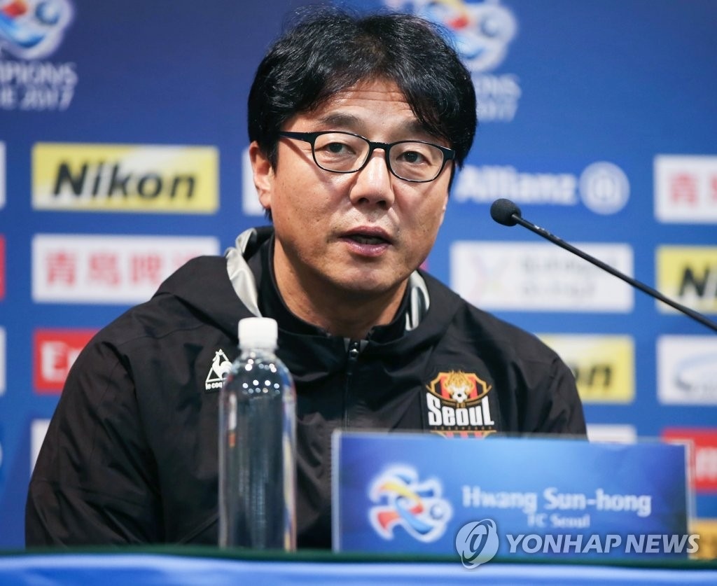 con gai HLV U23 Han Quoc anh 1