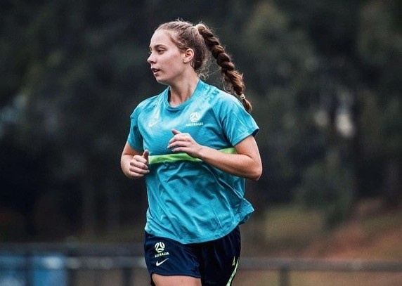 ban gai cau thu u23 anh 3