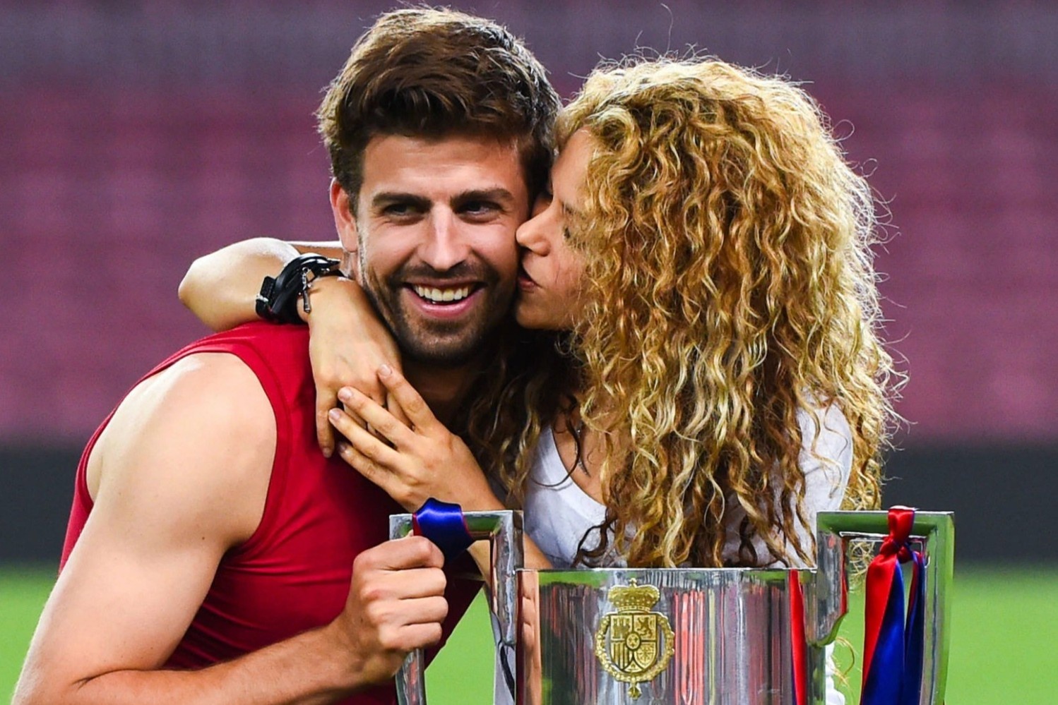 Vi sao yeu nhau hon 10 nam nhu Shakira va Pique van chia tay? hinh anh