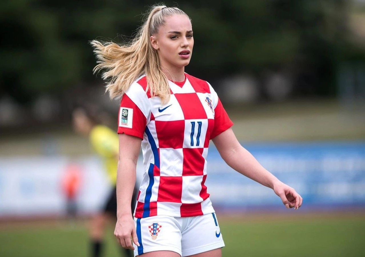 nu cau thu xinh dep anh 1