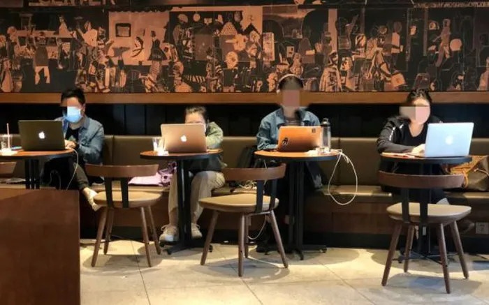 Nhan vien van phong that nghiep gia vo di lam hinh anh