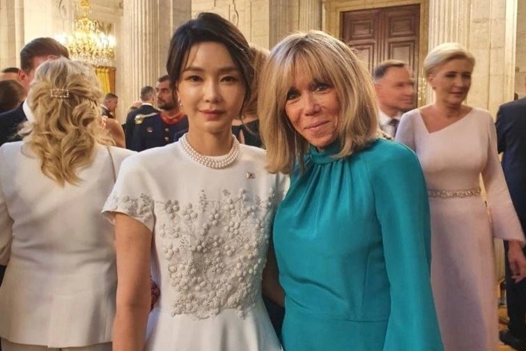 De nhat phu nhan Han Quoc gay tranh cai vi qua noi bat hinh anh