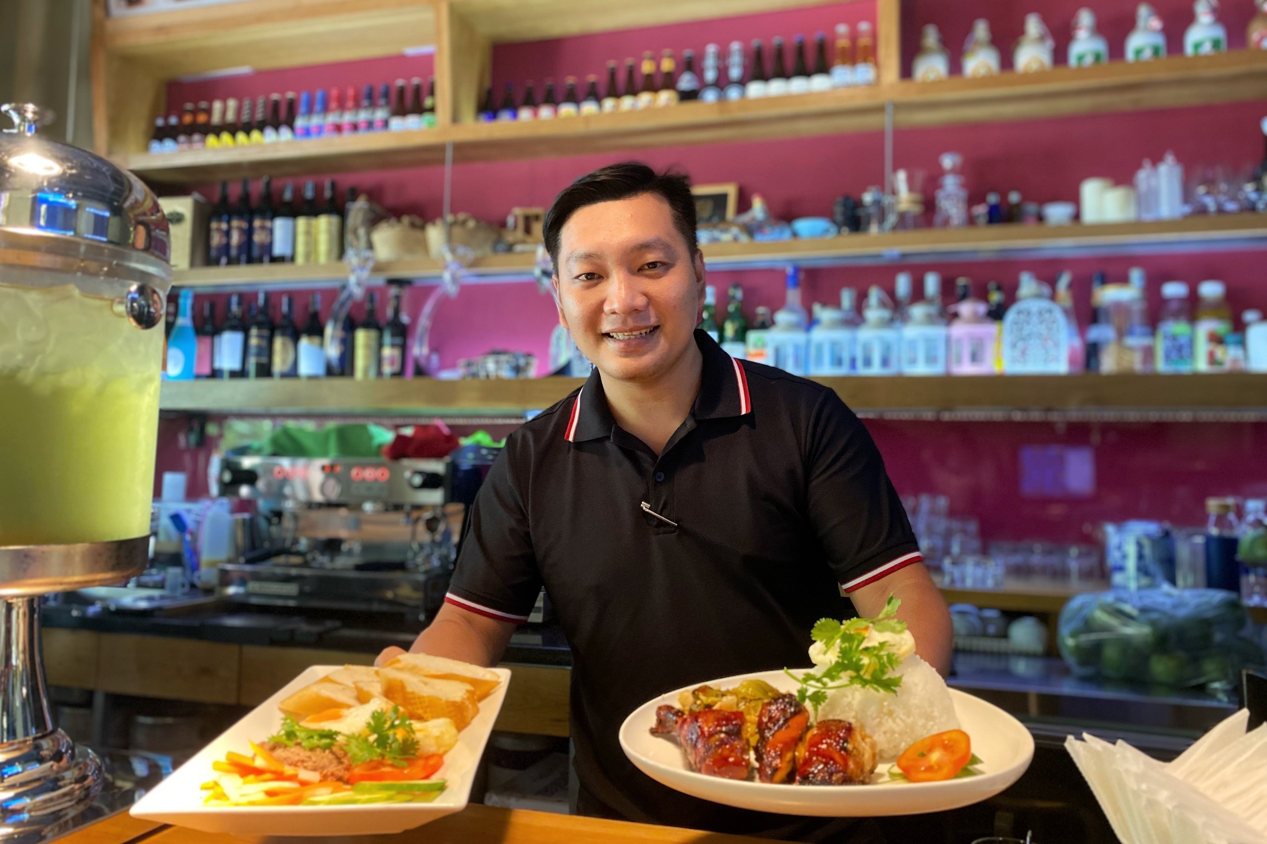 quan bar ban com anh 1