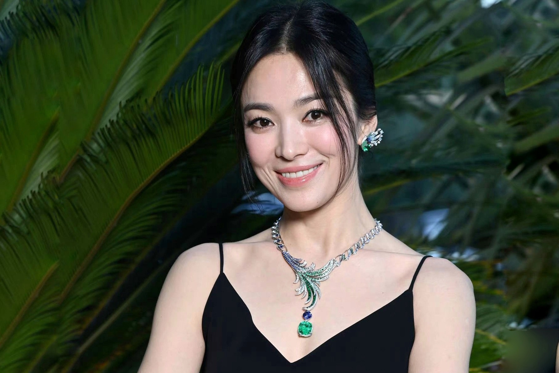 Vi sao nep nhan o tuoi 40 cua Song Hye Kyo lai la van de? hinh anh