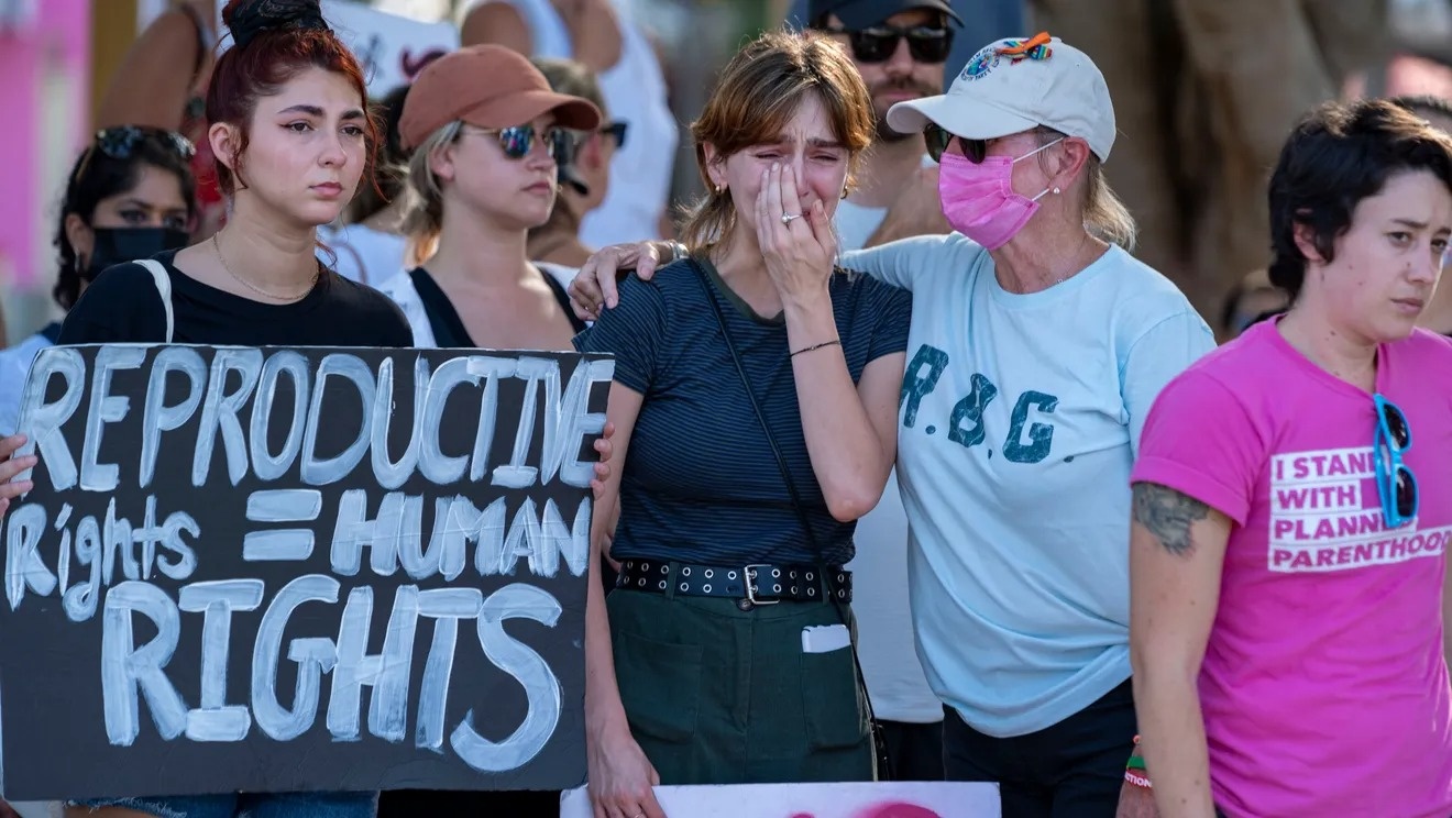 be gai 10 tuoi pha thai anh 1