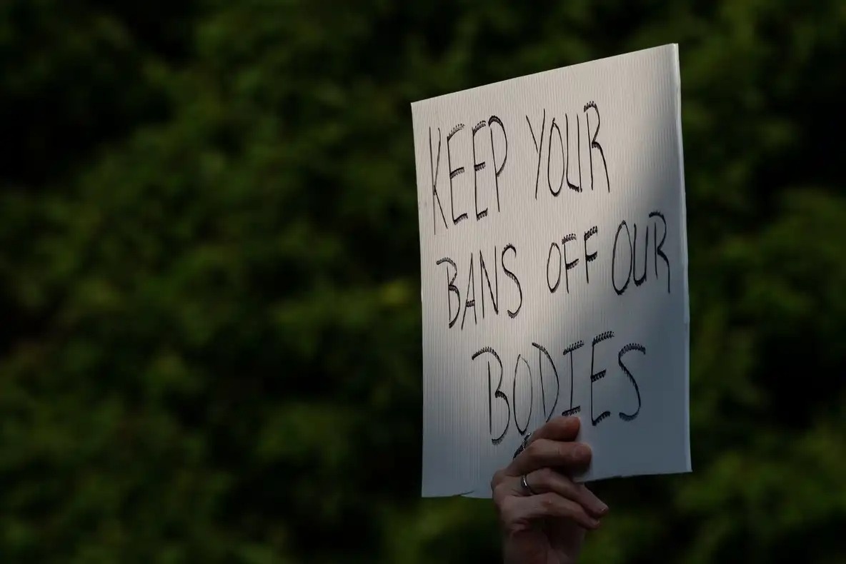 be gai 10 tuoi pha thai anh 3