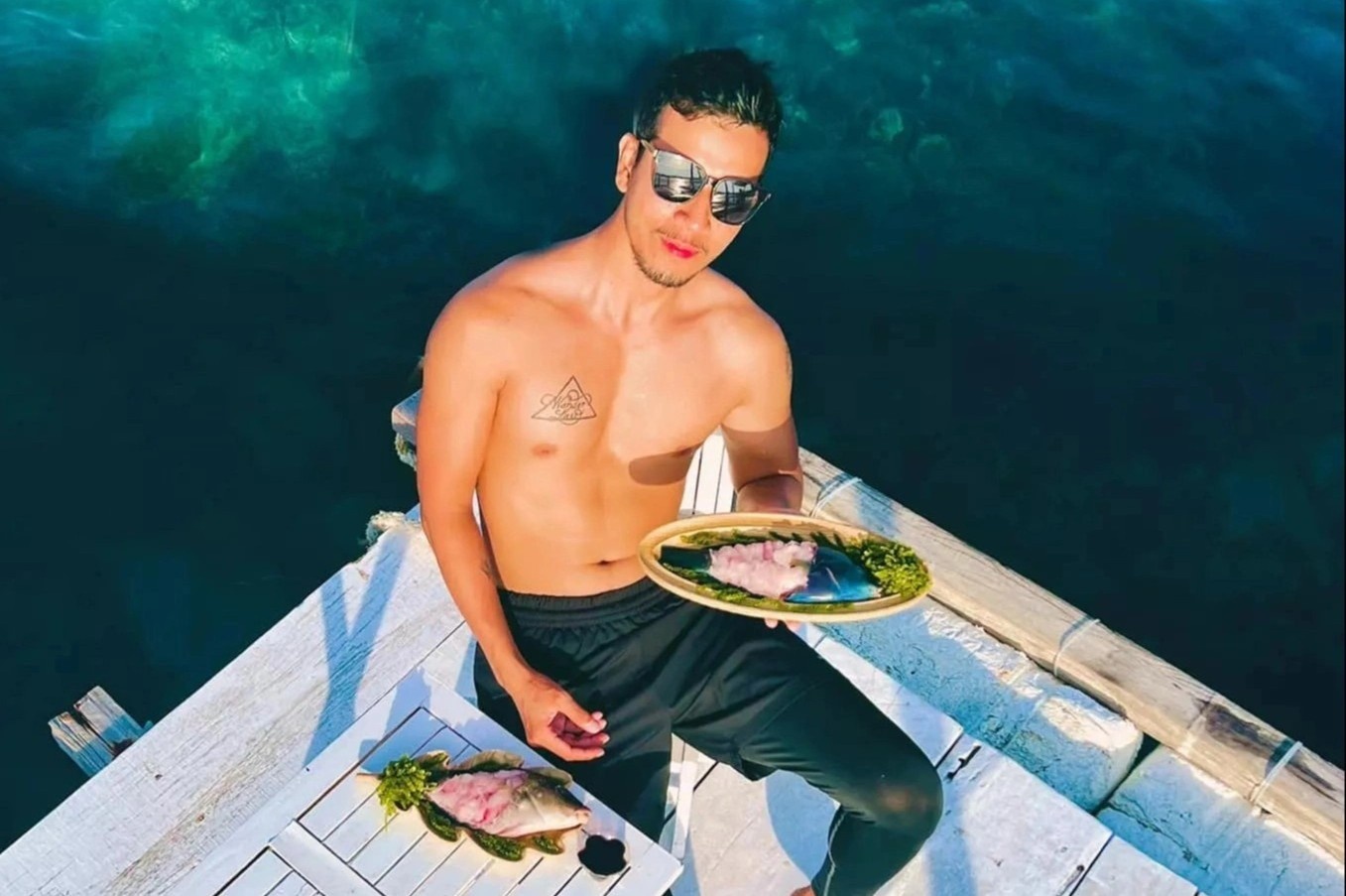 Chang trai bo viec o TP.HCM ra dao song hoang da, lan bien, bat ca hinh anh