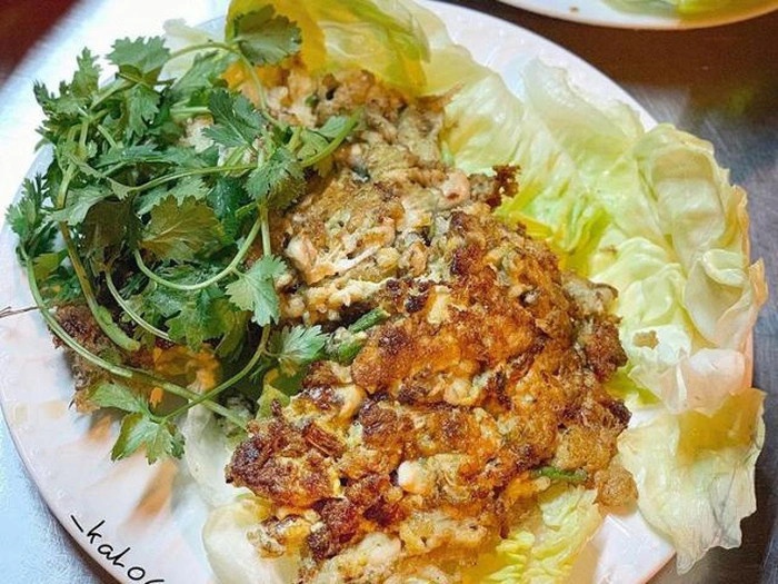 Quan hau sua chien trung hon 50 nam tuoi o TP.HCM luon dong khach hinh anh