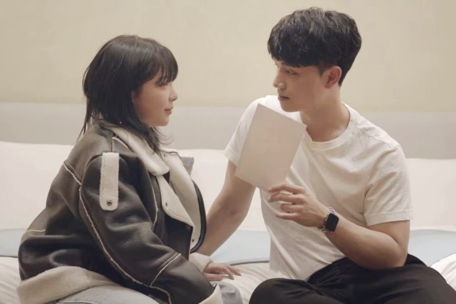 Show hen ho, song chung voi nguoi yeu cu gay tranh cai o Han Quoc hinh anh