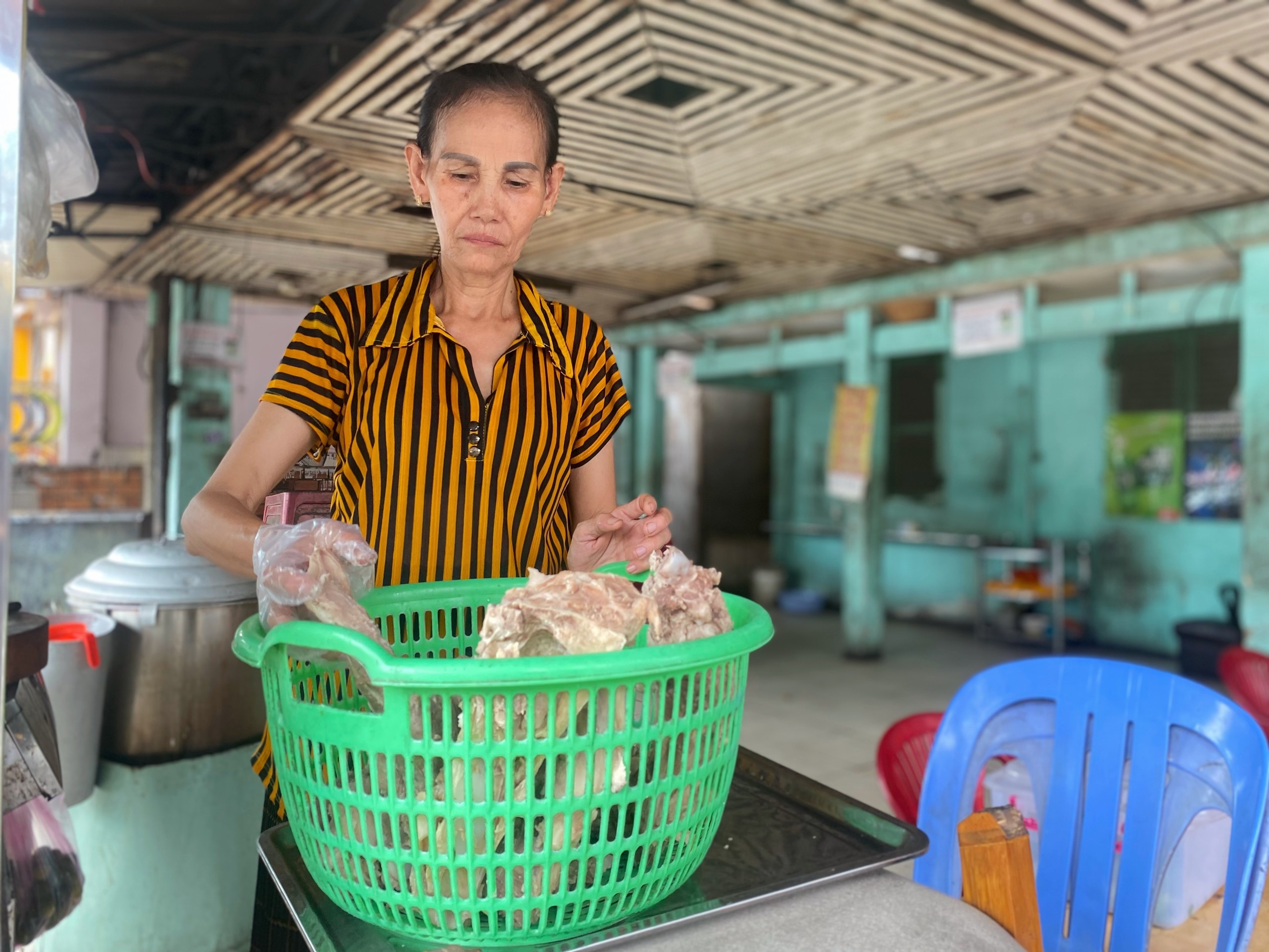 quan an giu gia du xang giam anh 2