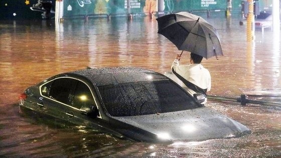 Khu nha giau Gangnam cu mua to la ngap hinh anh