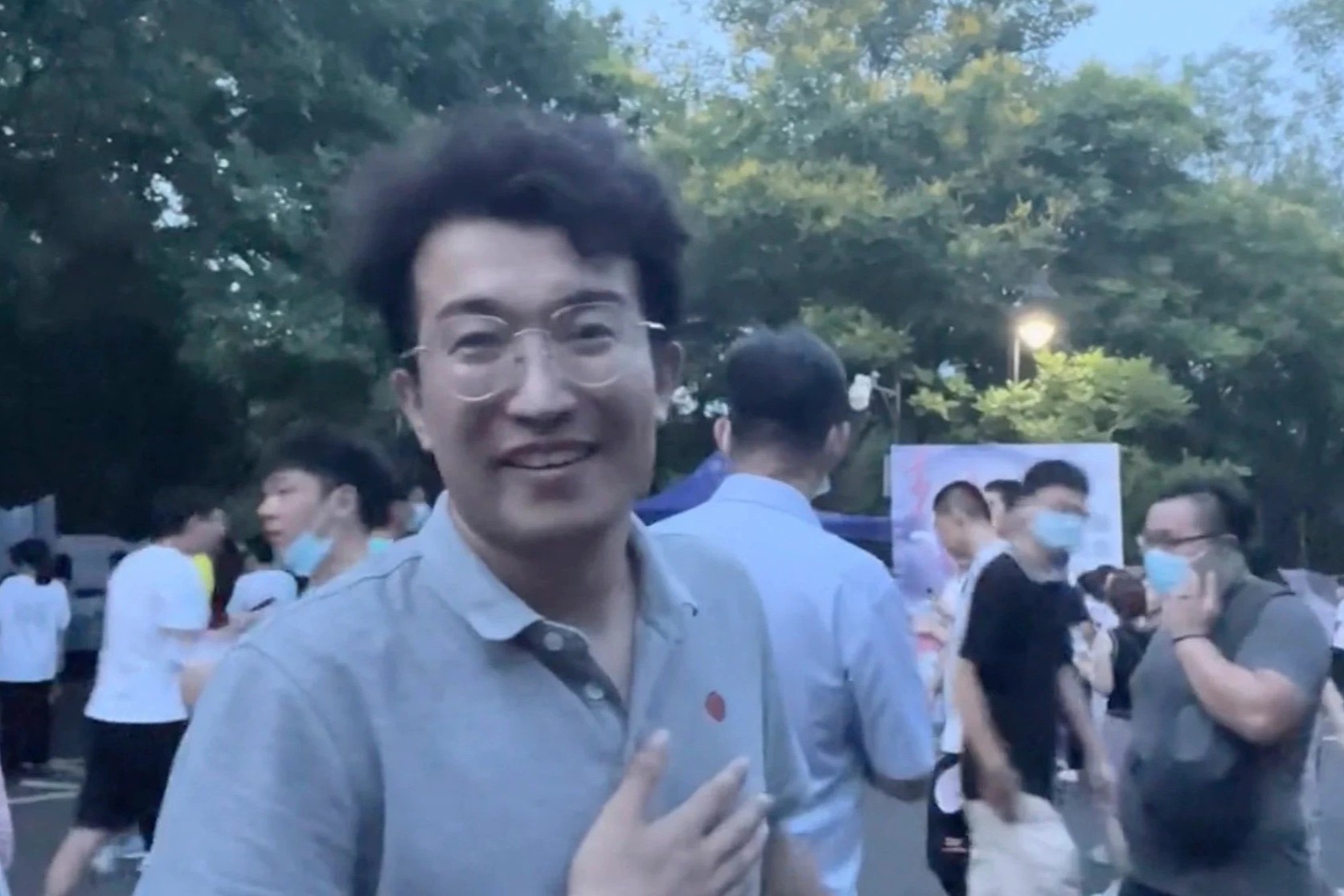 Clip di xem mat tap the thu hut hang trieu luot xem o Trung Quoc hinh anh