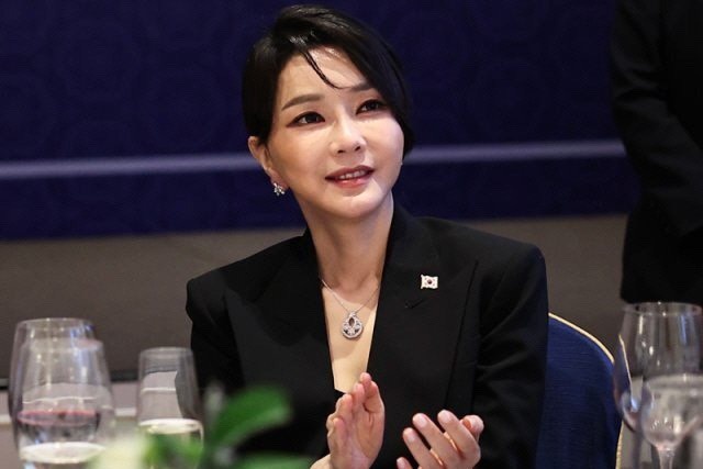 Chiec vong co khien de nhat phu nhan Han Quoc bi chi trich hinh anh