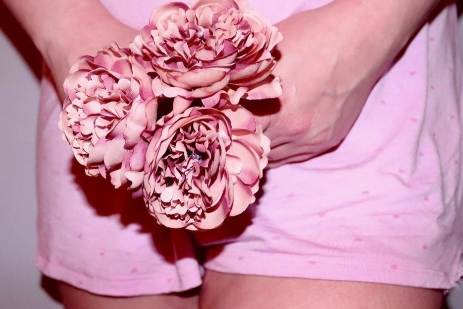 Clip 'kiem tra trinh tiet' doc hai, bat hop phap tren TikTok hinh anh