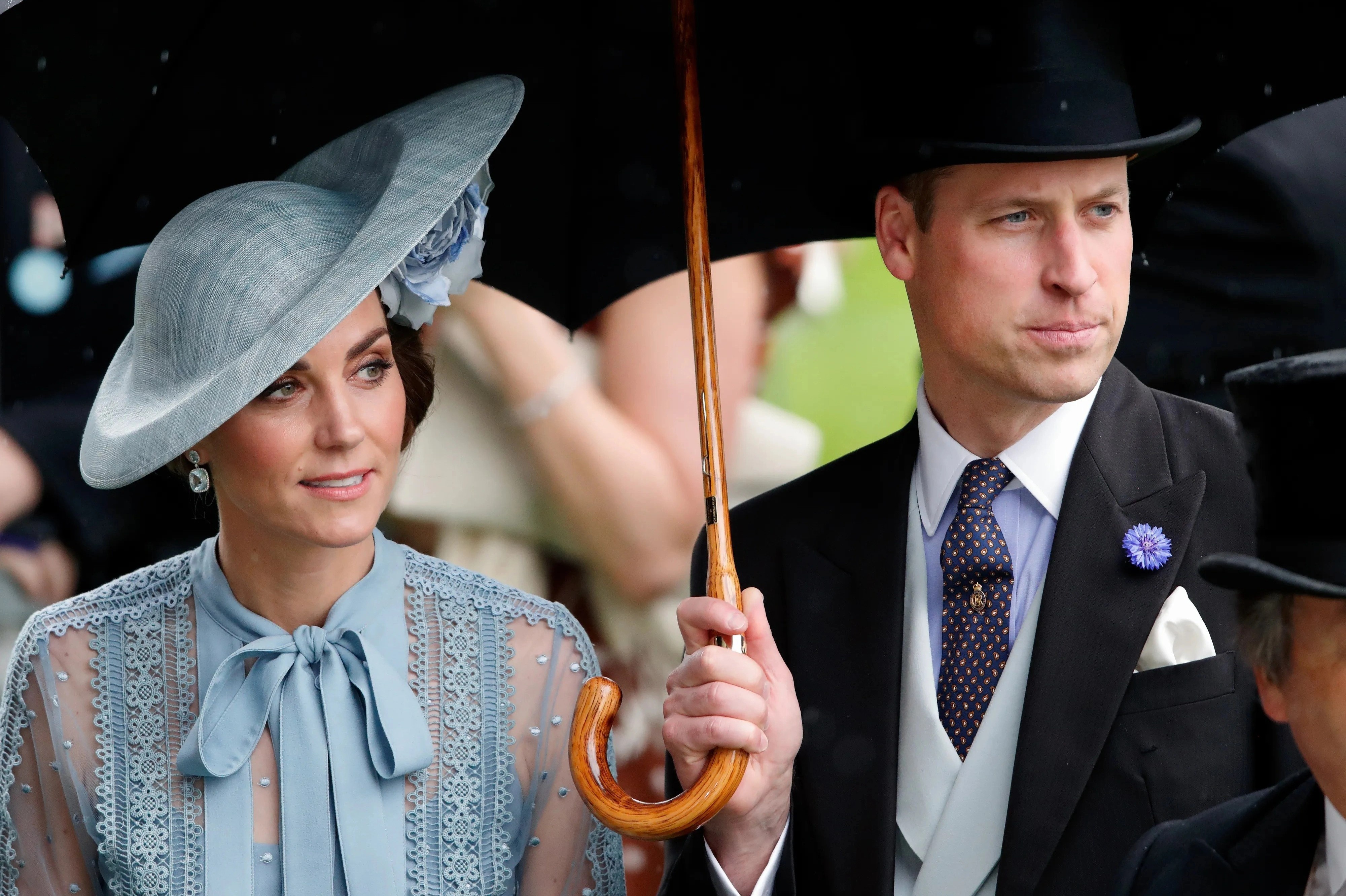 Dieu gi dang cho doi Hoang tu William va Cong nuong Kate hinh anh