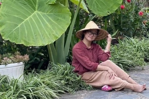 Khu vuon 300 m2 ngap tran hoa trai cua ba me tre hinh anh