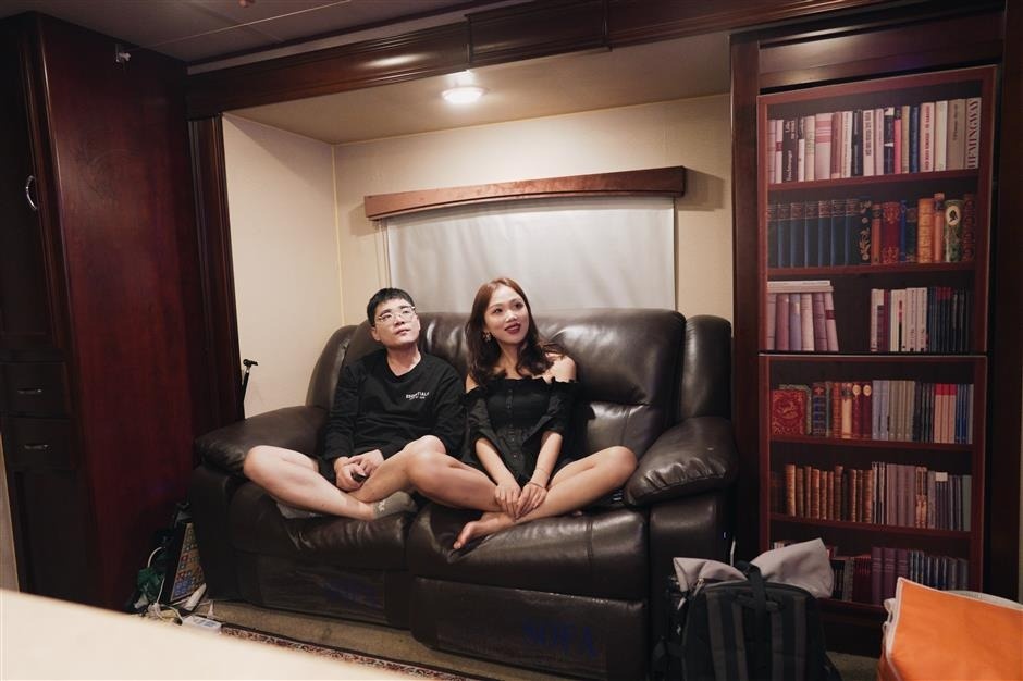 sống trong bãi đậu xe ảnh 2 song trong bai dau xe anh 2