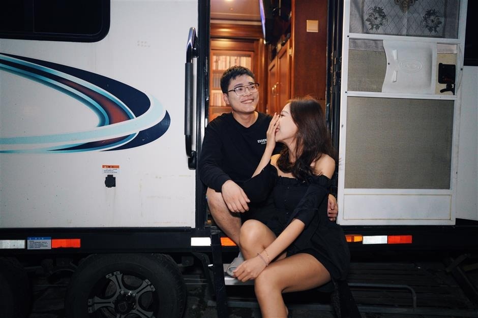 sống trong bãi đậu xe ảnh 3 song trong bai dau xe anh 3