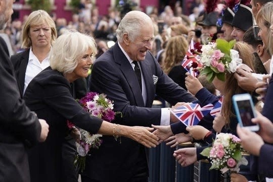 Hoang hau Camilla va 25 nam xoa diu con thinh no cua cong chung hinh anh