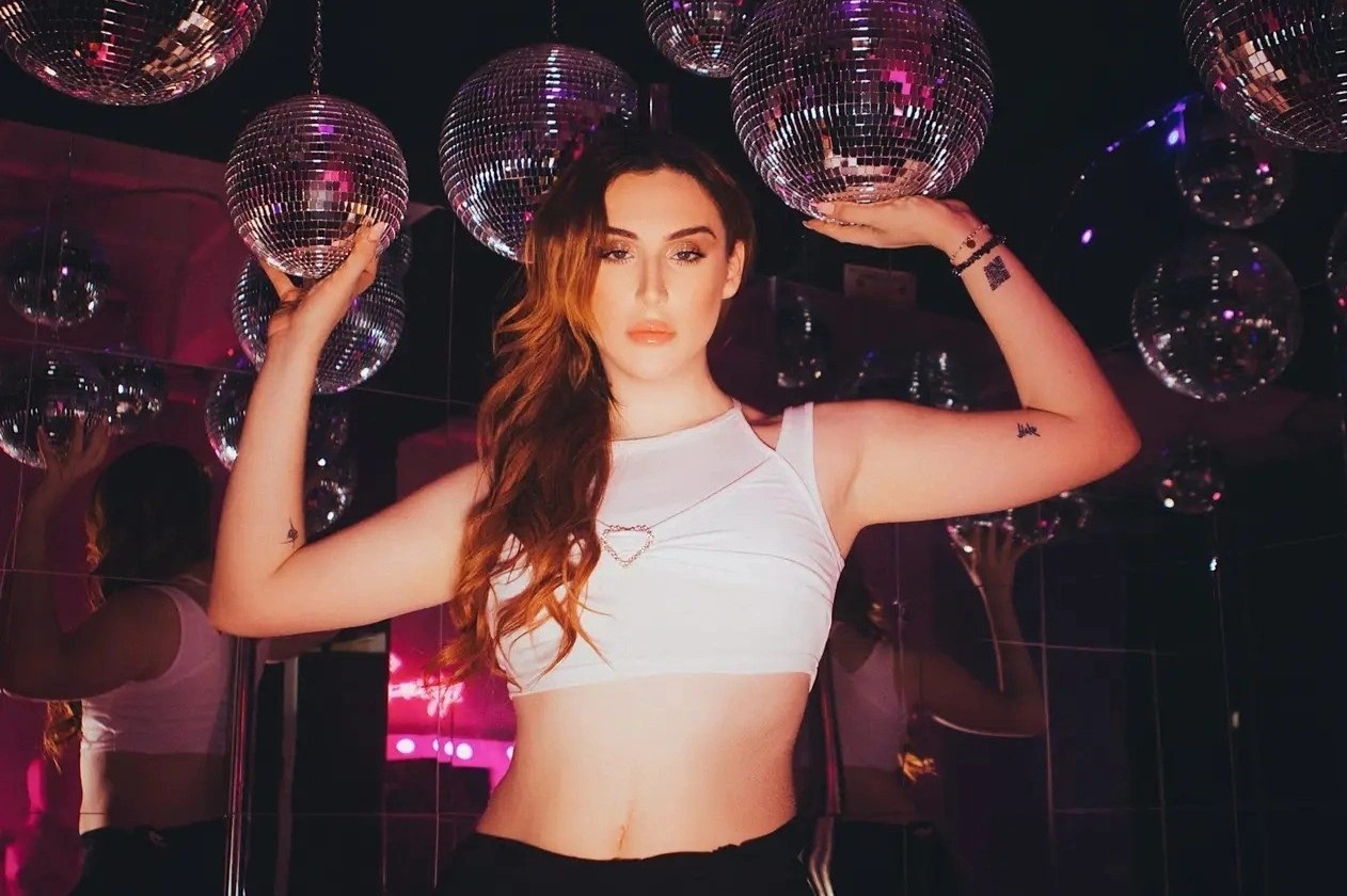 13 tuoi thanh hien tuong mang, 22 tuoi vao trai cai nghien hinh anh