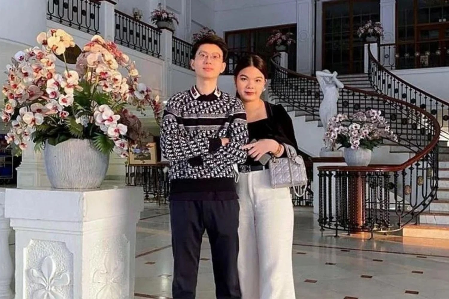 Cap vo chong lua dao 23 trieu USD hang hieu tron chay nhu the nao hinh anh