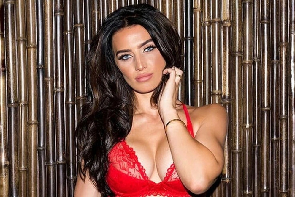 Tinh canh doi lap cua cac dan WAGs tai World Cup 2022 hinh anh