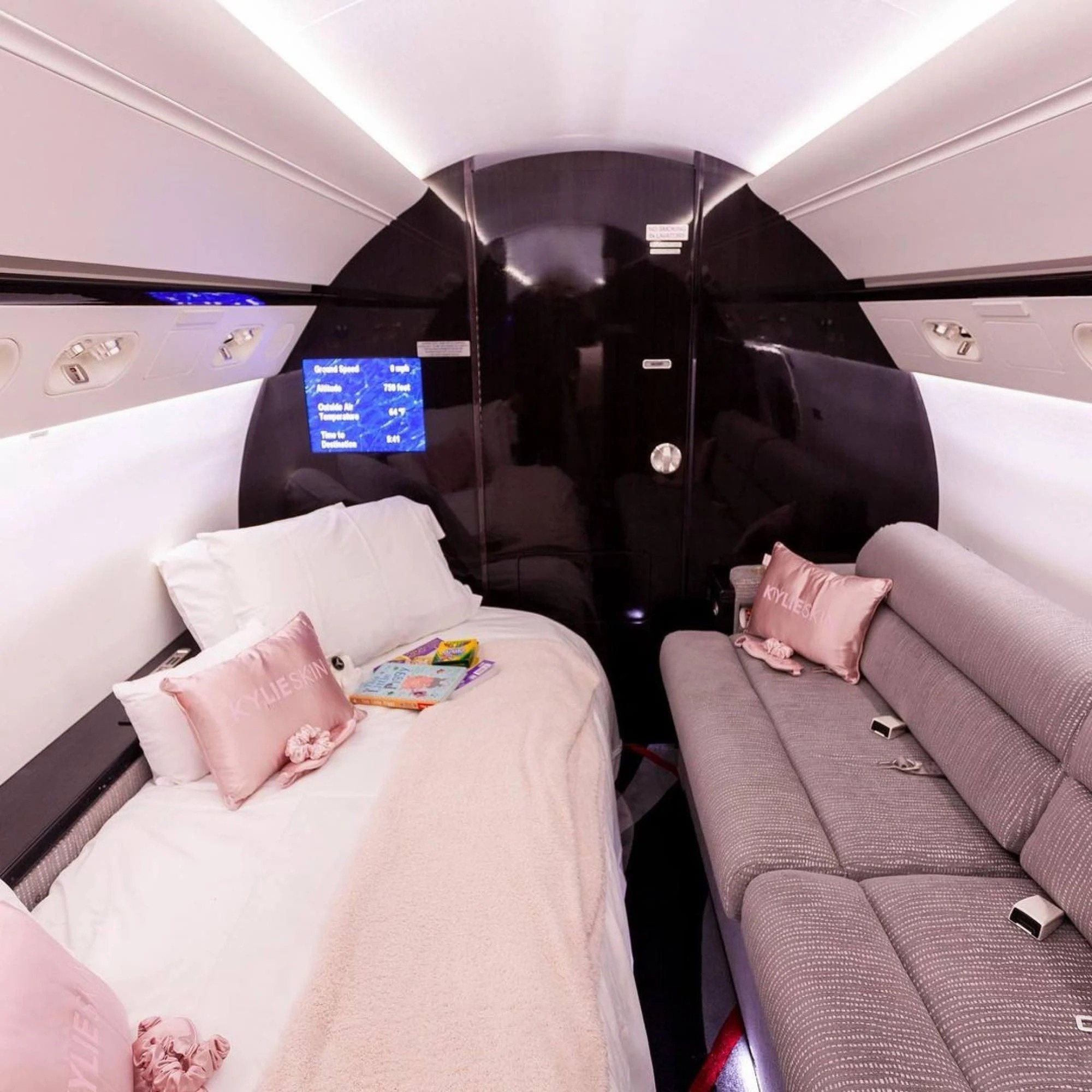 máy bay Kylie Jenner ảnh 5 may bay Kylie Jenner anh 5