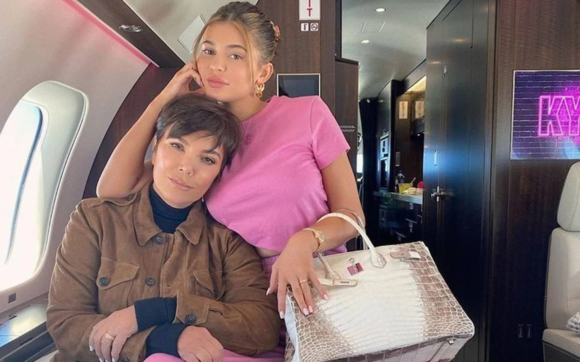 may bay Kylie Jenner anh 2