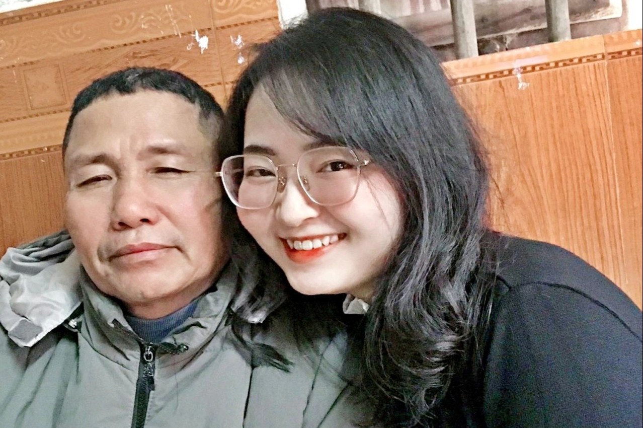 Co gai bi cho di luc con do hon, hanh phuc ke ve bo me nuoi hinh anh