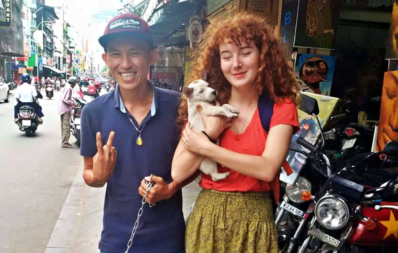 'Bay con' dac biet duoc chang trai day tieng Anh, khach Tay yeu quy hinh anh