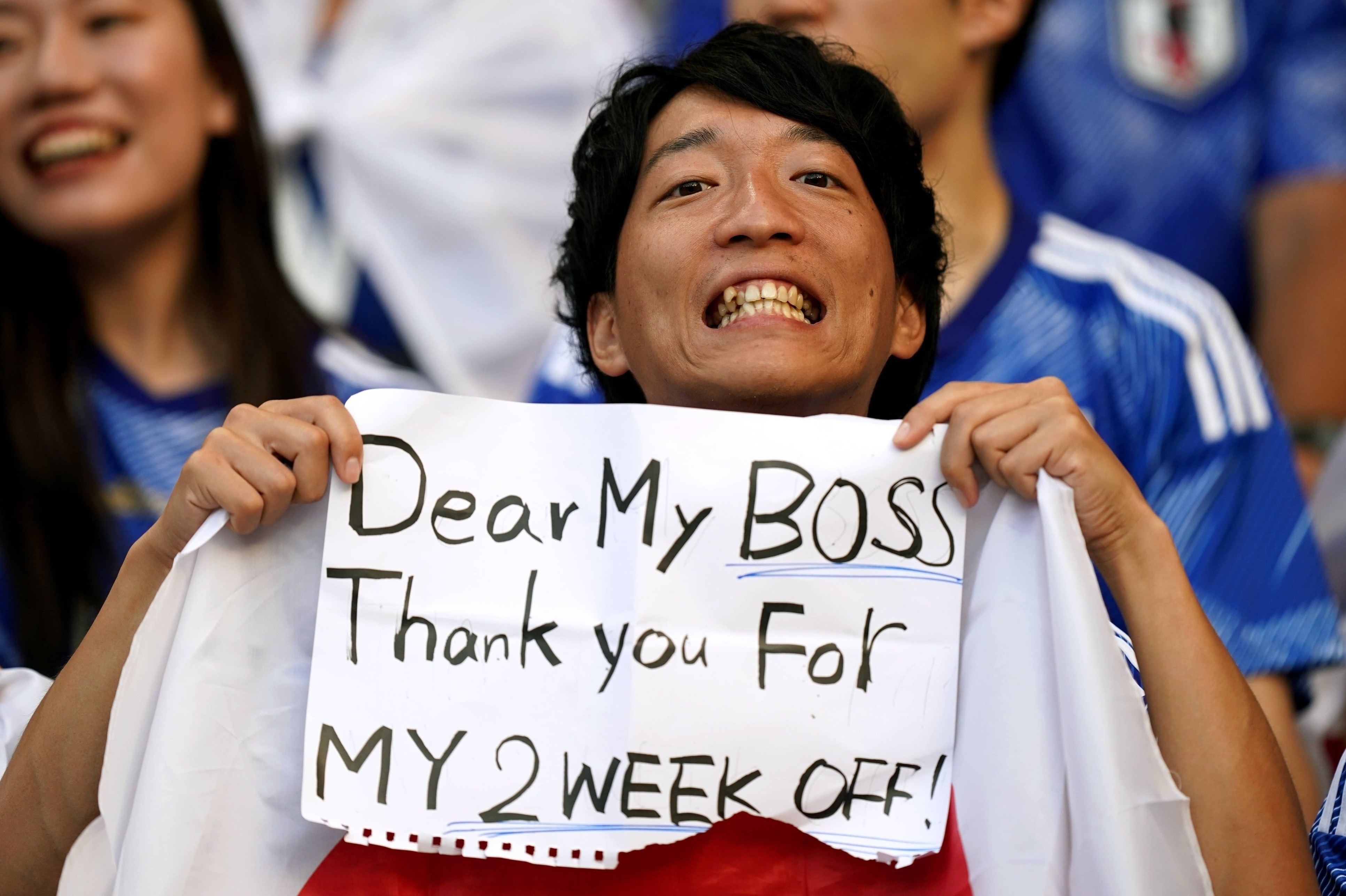 CDV Nhat Ban khoi mao tranh luan ve viec nghi lam di xem World Cup hinh anh