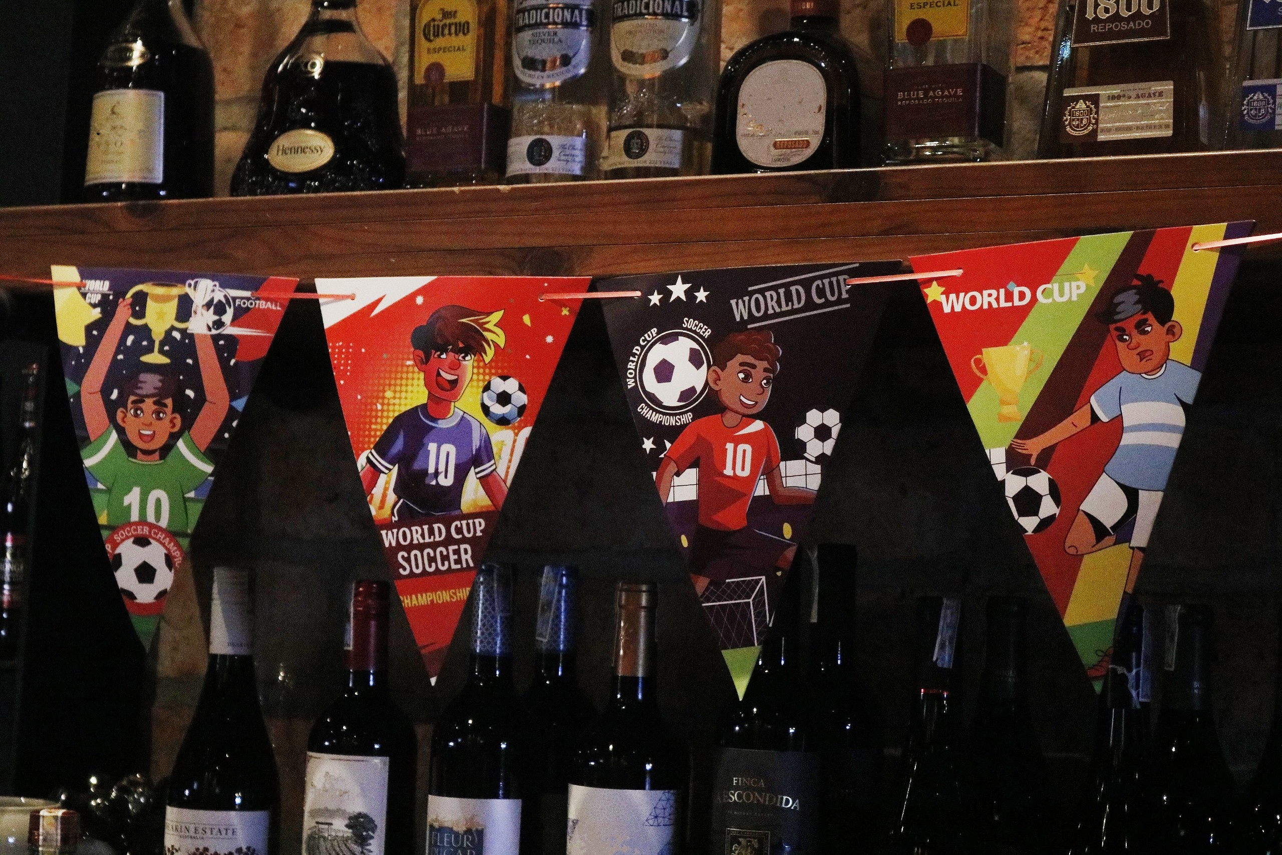 Nhieu quan bar, nha hang o TP.HCM tang doanh thu nho World Cup hinh anh