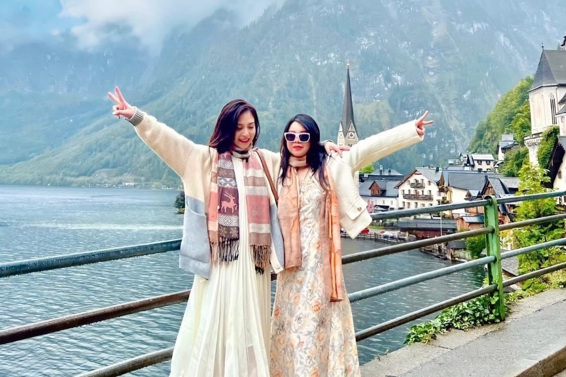 Cap chi dau, em chong ru nhau vi vu 5 nuoc, ky niem 5 nam quen biet hinh anh