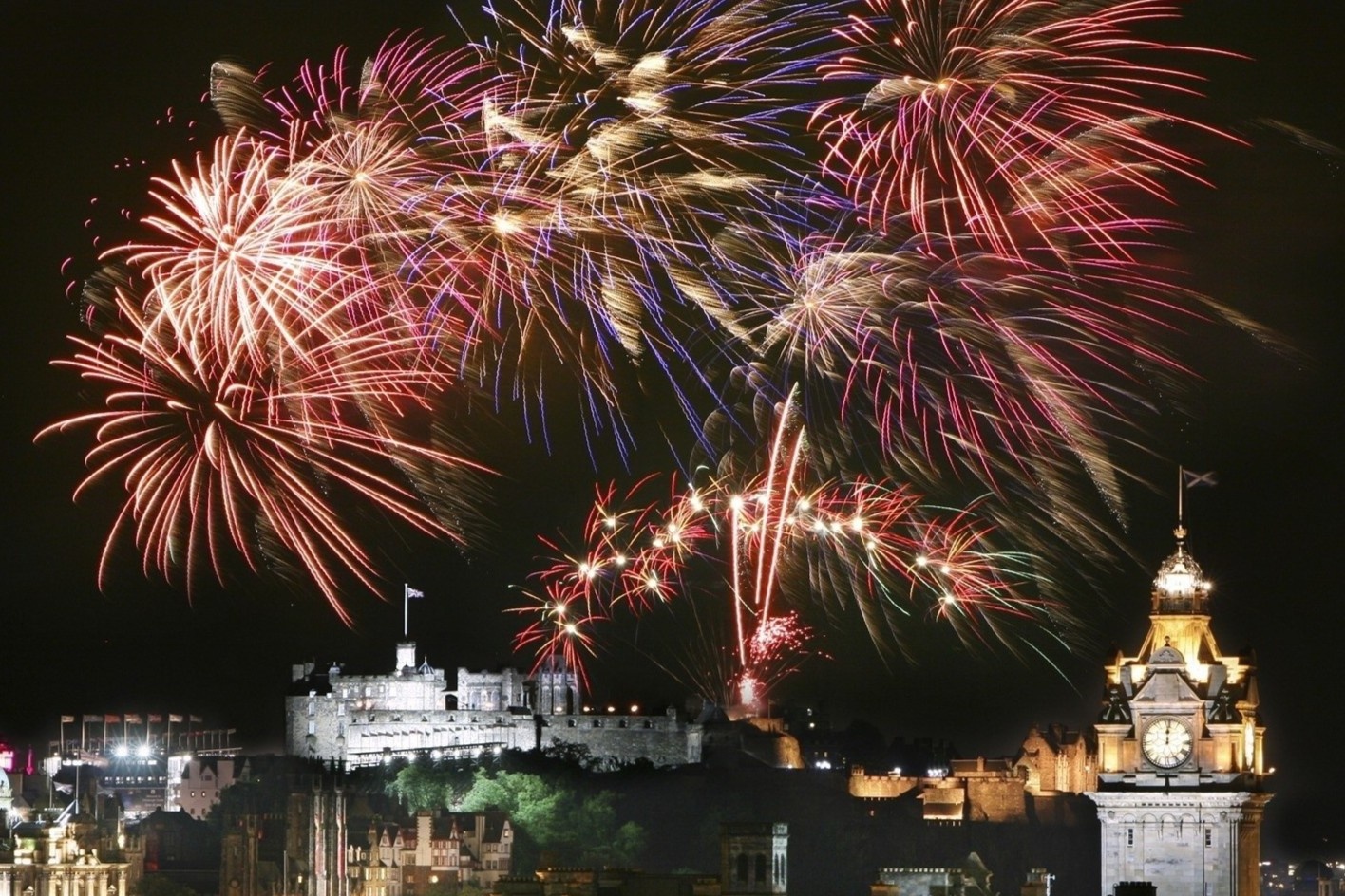 8 phong tuc don nam moi doc la tren khap the gioi hinh anh