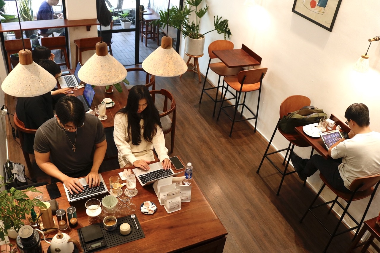 lam viec xuyen le anh 4